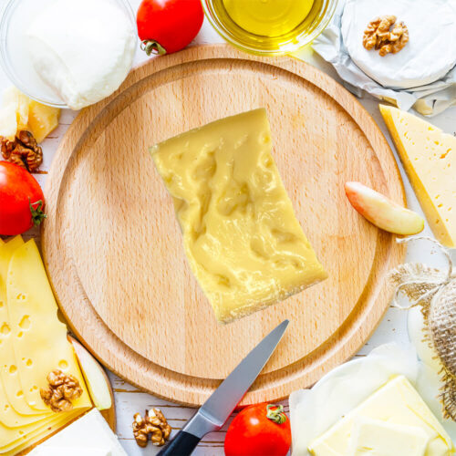 Gravyer Peyniri 1kg Bihruz Tartılarak Satılmaktadır.