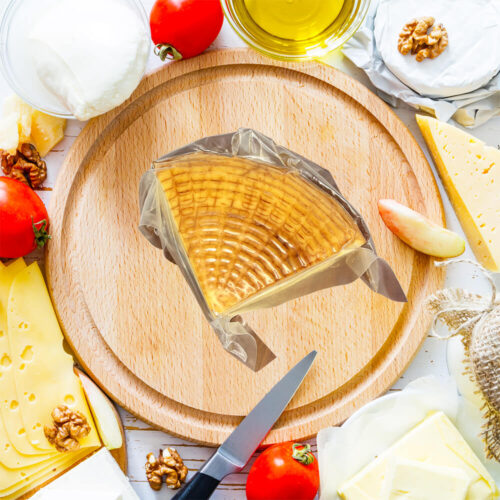 İsli Çerkez Peynir 1kg Bihruz Tartılarak Satılmaktadır.