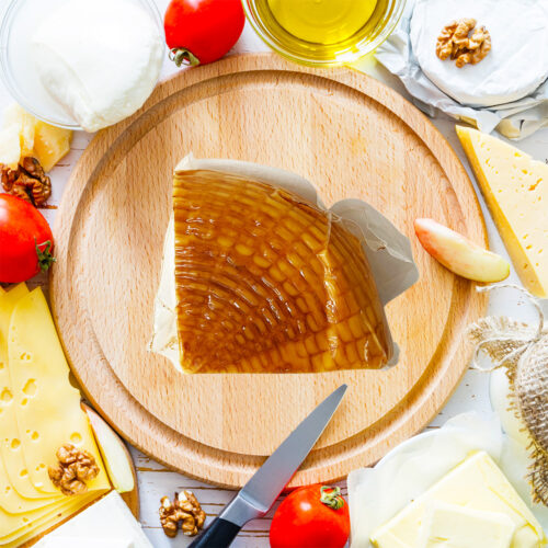 İsli Cunda Peyniri Bihruz 1 kg Tartılarak satılmaktadır